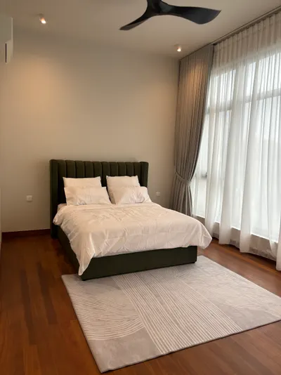 Pavilion Mayfair interior photo of bed frame, curtain, ceiling in bedroom, master bedroom